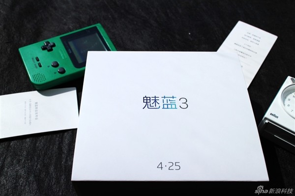 Meizu M3: l'invito per l'evento del 25 Aprile include anche un GameBoy