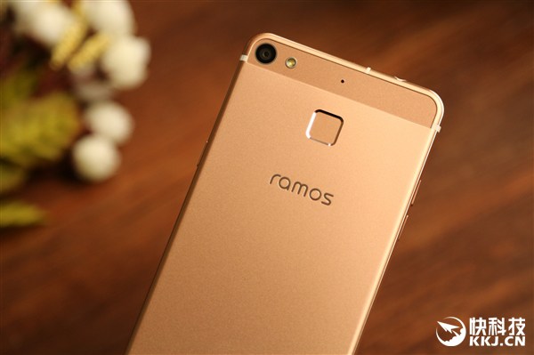 Ramos R10: corpo in metallo, 3GB di RAM e sensore biometrico