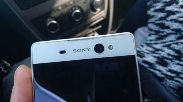 Sony: catturato in foto un phablet Android con flash frontale