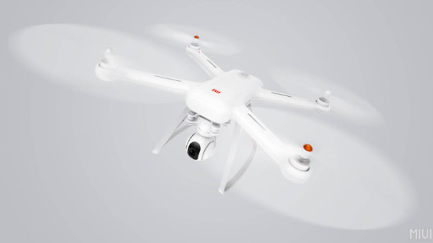 Xiaomi Mi Drone ufficiali: fotocamera rotante 4K e batteria removibile a 450$