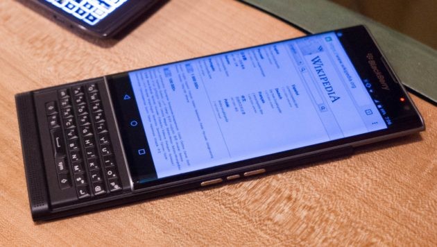 BlackBerry produrrà altri smartphone con tastiera fisica