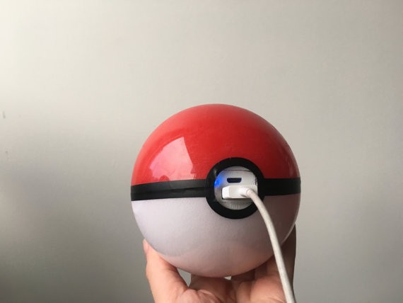 Pokemon Go e i suoi accessori: ecco la power bank a forma di Pokeball