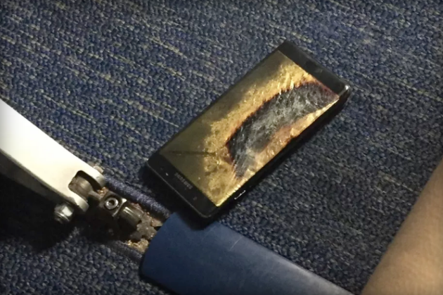 Fumo da un Samsung Galaxy Note 7 sostitutivo, evacuato aereo negli USA