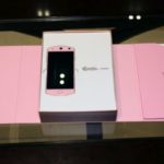 Amanti di Sailor Moon Beh, questo è lo smartphone giusto per voi (no, non è uno scherzo)!(3)