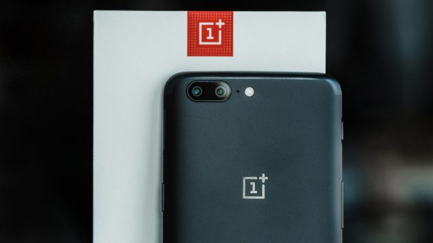OnePlus 5T: trapela online la prima immagine