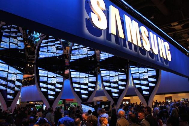 Samsung brevetta un display arrotolabile con sensore di impronte