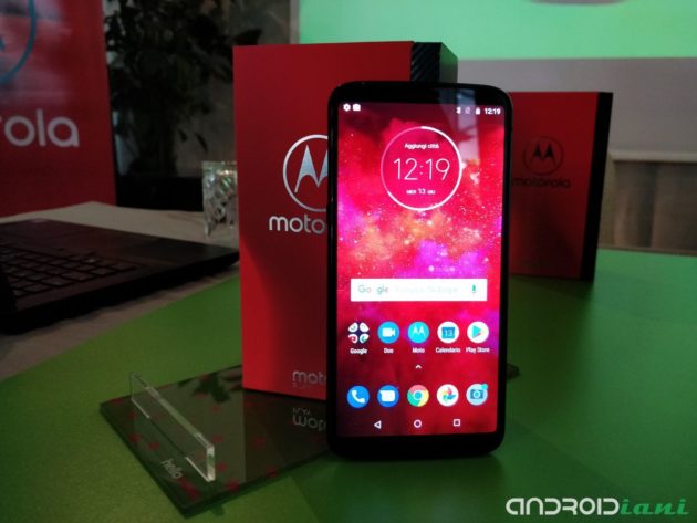 Motorola Moto Z3 Play e Moto G6 Play arrivano in Italia