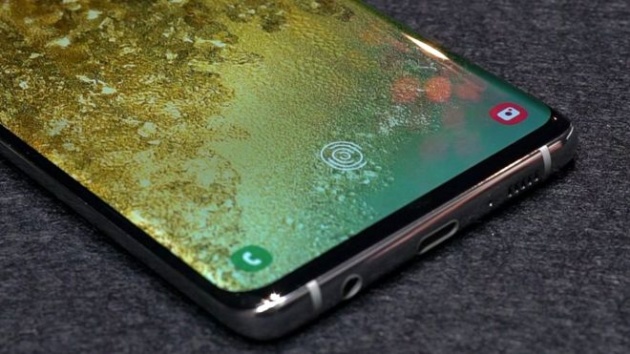 Samsung: si riesce a sbloccare il Galaxy S10 con qualsiasi impronta digitale