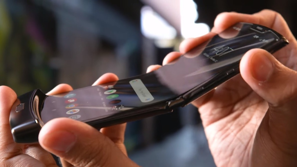 Motorola Razr, hands oh, ve lo mostriamo all'opera