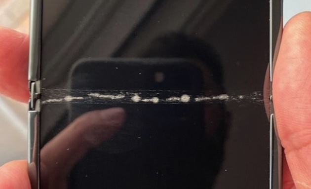 samsung z flip cracked screen