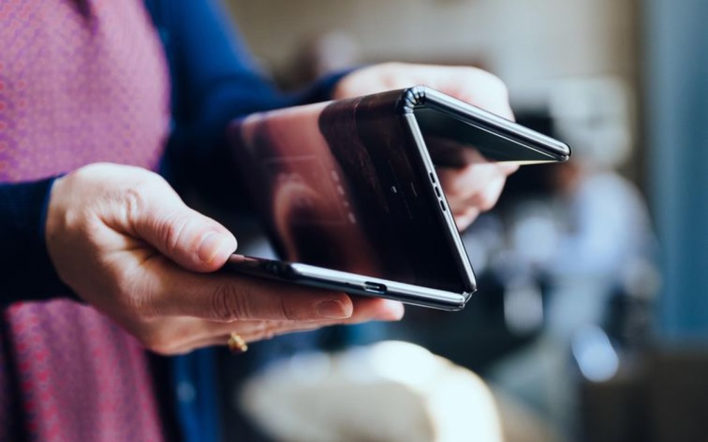 TCL presenta tre prototipi di smartphone pieghevoli