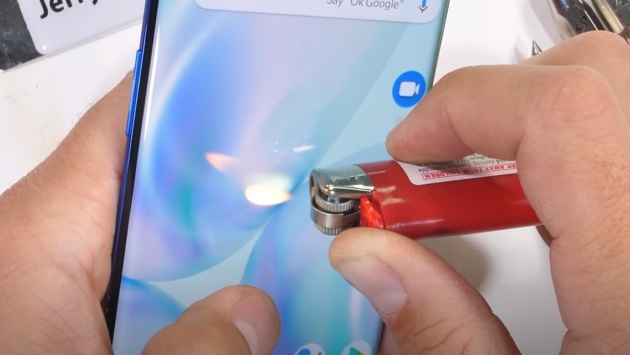OnePlus 8 Pro resisterà alle torture di JerryRigEverything? - VIDEO