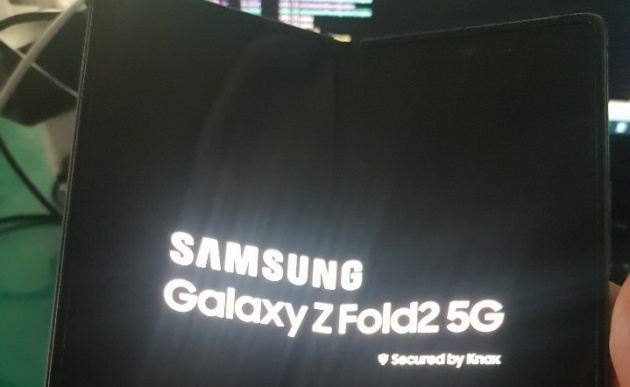 Samsung Galaxy Z Fold 2 avrà un display forato