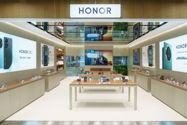 HONOR apre la sua prima bottega italiana al MediaWorld Tech Village di Milano Certosa